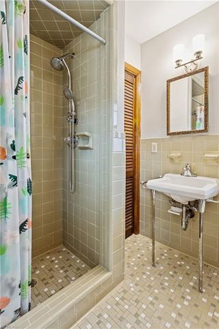 77 Tide Mill LN, Hampton, VA 23666