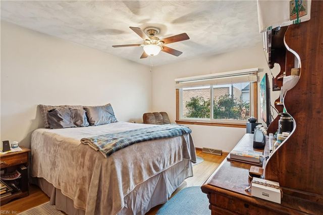 77 Tide Mill LN, Hampton, VA 23666