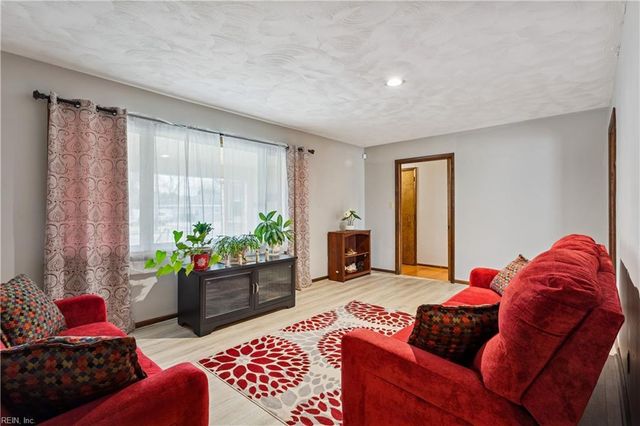 77 Tide Mill LN, Hampton, VA 23666