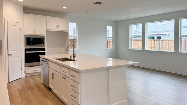 3145 Bosworth St, Lathrop, CA 95330
