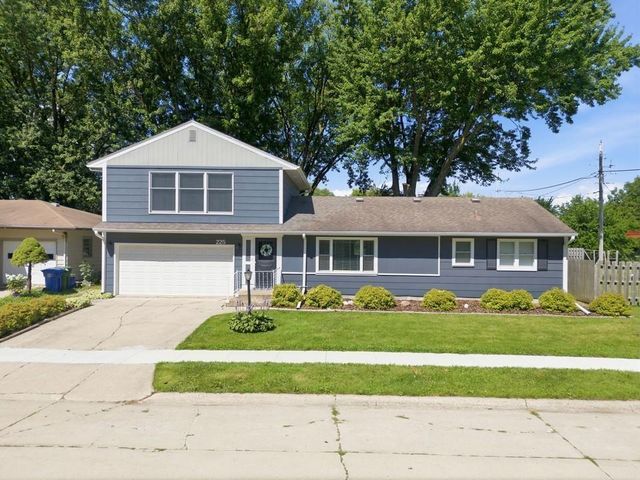 225 Charles Street, Charles City, IA 50616