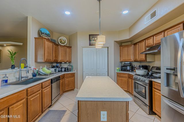 528 FLANAGAN Place, El Paso, TX 79928