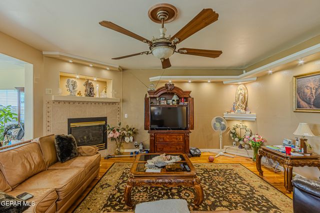 528 FLANAGAN Place, El Paso, TX 79928