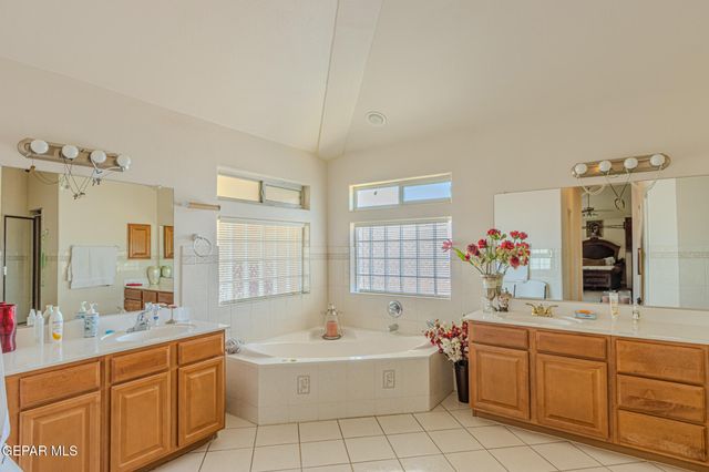 528 FLANAGAN Place, El Paso, TX 79928
