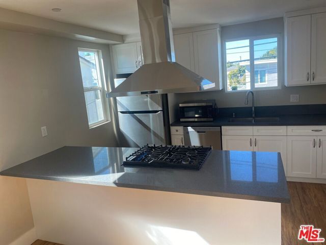 2301 Hauser Boulevard, Los Angeles, CA 90016