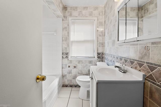 17583 Huntington Road, Detroit, MI 48219