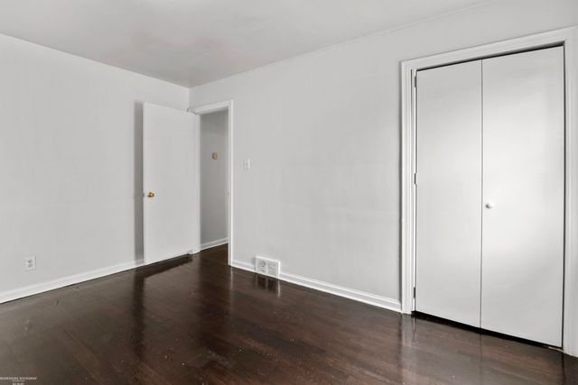 17583 Huntington Road, Detroit, MI 48219