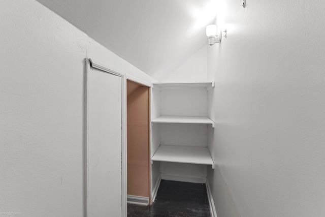 17583 Huntington Road, Detroit, MI 48219