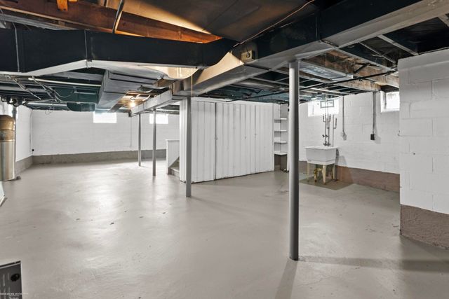 17583 Huntington Road, Detroit, MI 48219