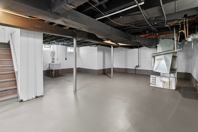 17583 Huntington Road, Detroit, MI 48219