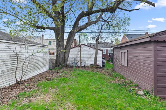 17583 Huntington Road, Detroit, MI 48219