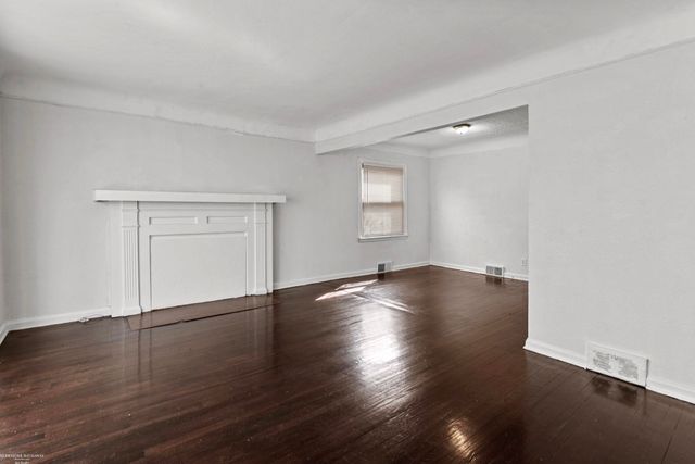 17583 Huntington Road, Detroit, MI 48219