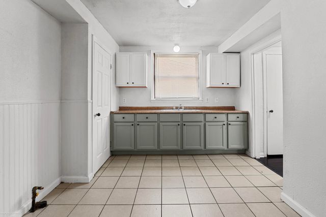 17583 Huntington Road, Detroit, MI 48219