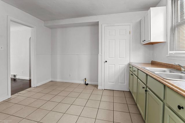 17583 Huntington Road, Detroit, MI 48219