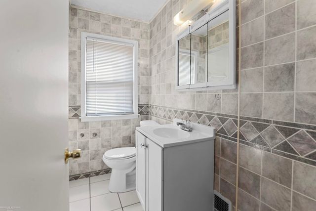 17583 Huntington Road, Detroit, MI 48219