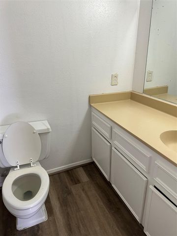 10100 S Gessner Road 212, Houston, TX 77071