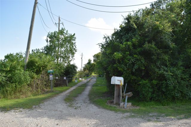 2304 Old Road, Friendswood, TX 77546