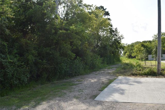 2304 Old Road, Friendswood, TX 77546