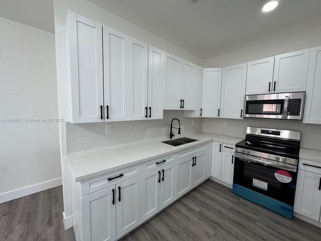 3039 NW 51st Ter, Miami, FL 33142