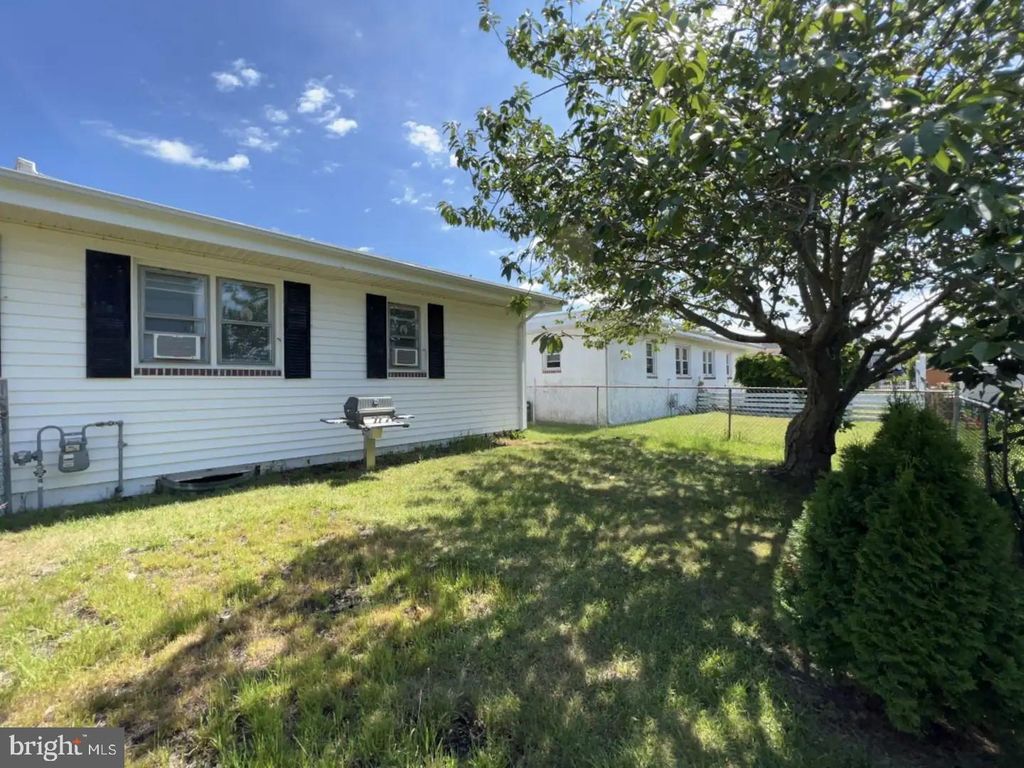 1648 BEACH AVE, Atlantic City, NJ 08401