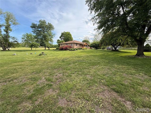 2210 S Highway 94, Defiance, MO 63341