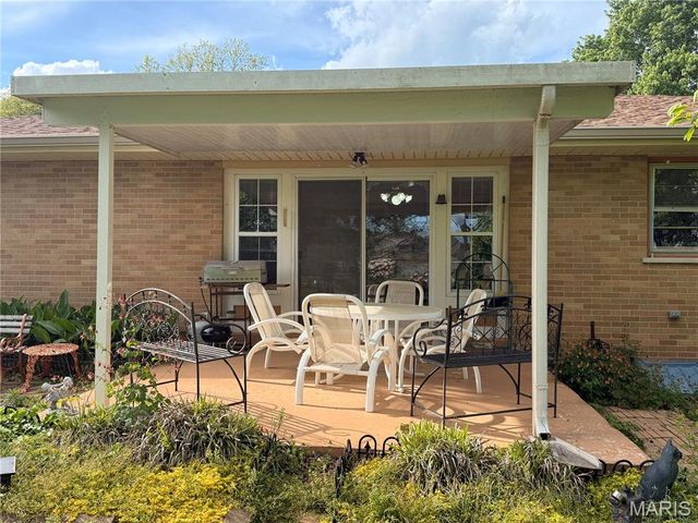 2210 S Highway 94, Defiance, MO 63341