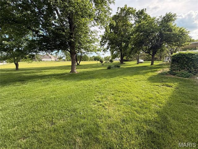 2210 S Highway 94, Defiance, MO 63341