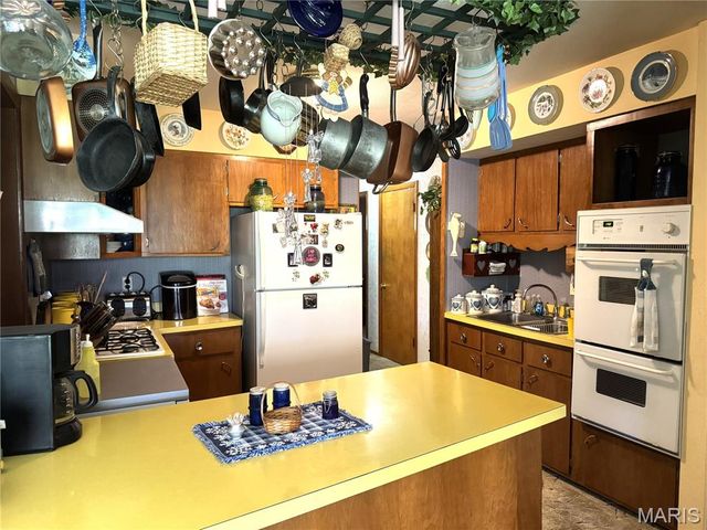 2210 S Highway 94, Defiance, MO 63341