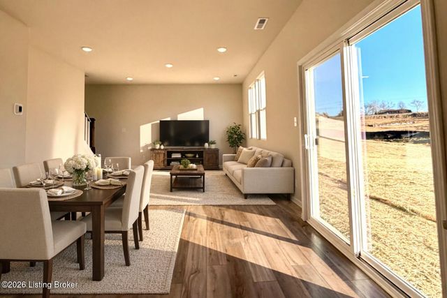 16901 Aiken Cir, Louisville, KY 40245