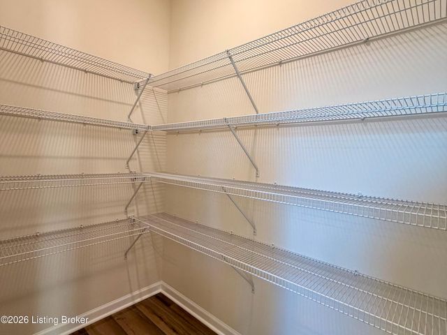 16901 Aiken Cir, Louisville, KY 40245