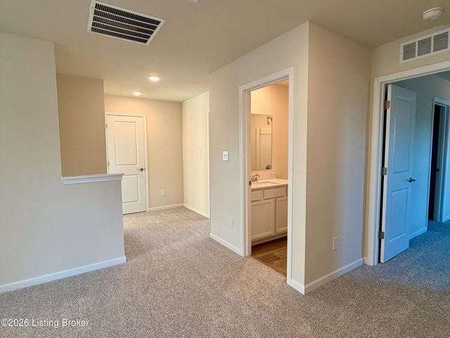 16901 Aiken Cir, Louisville, KY 40245