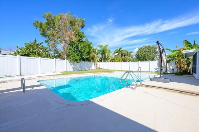 11425 47TH AVENUE N, St Petersburg, FL 33708