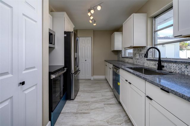 11425 47TH AVENUE N, St Petersburg, FL 33708