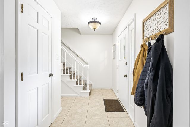 1720 Ridge Hill Lane, Indianapolis, IN 46217
