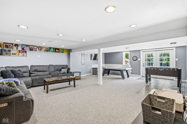1720 Ridge Hill Lane, Indianapolis, IN 46217