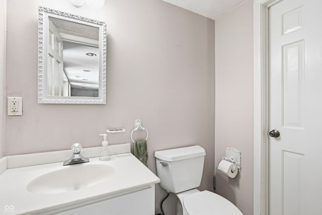 1720 Ridge Hill Lane, Indianapolis, IN 46217
