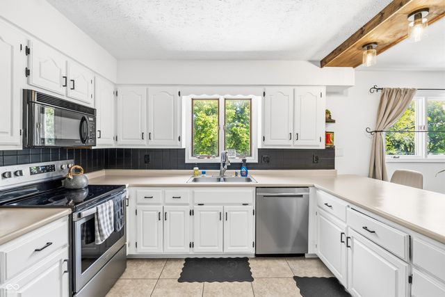 1720 Ridge Hill Lane, Indianapolis, IN 46217