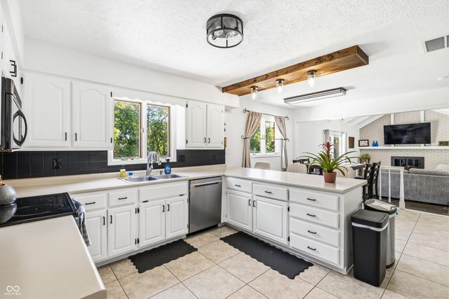 1720 Ridge Hill Lane, Indianapolis, IN 46217