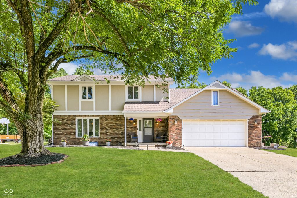 1720 Ridge Hill Lane, Indianapolis, IN 46217