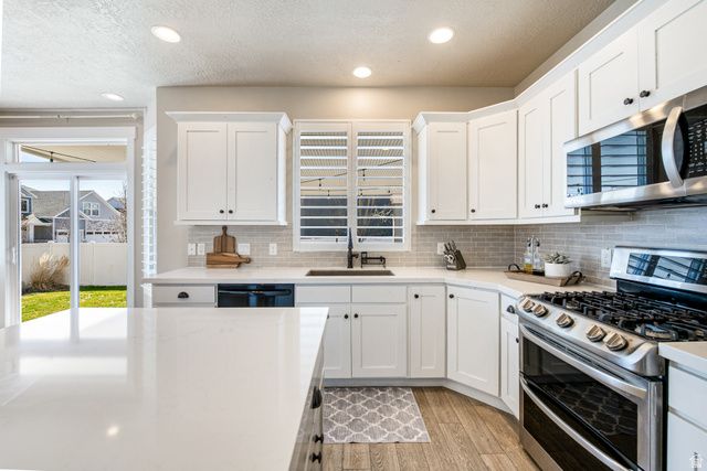 3803 W COASTAL DUNE DR, South Jordan, UT 84009