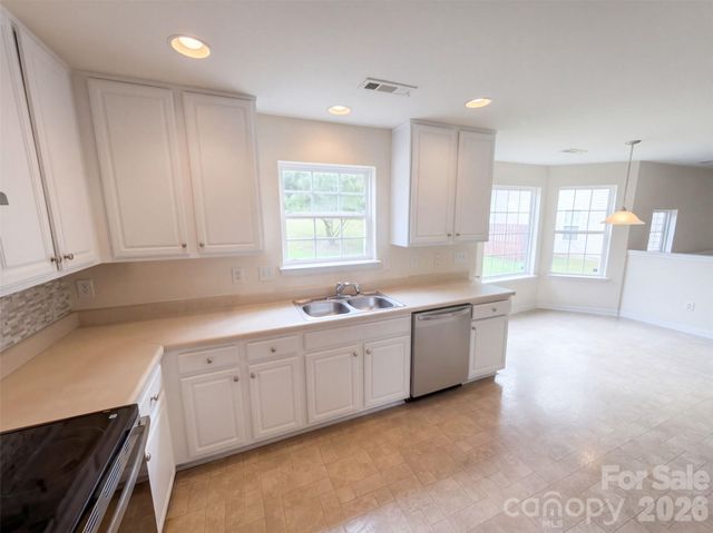 3214 Erwin Trace Drive, Charlotte, NC 28213