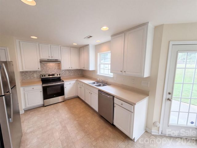 3214 Erwin Trace Drive, Charlotte, NC 28213