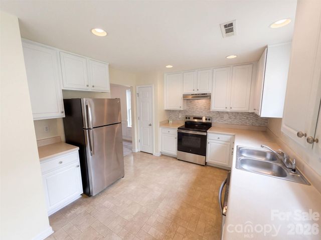 3214 Erwin Trace Drive, Charlotte, NC 28213
