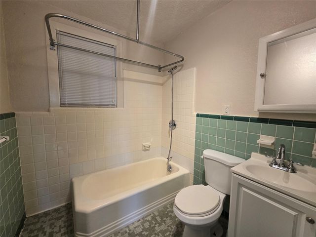 5712 Maco Street, Galveston, TX 77551