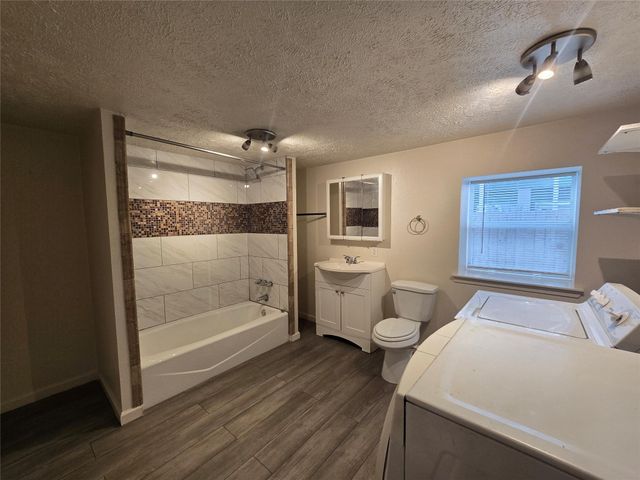 5712 Maco Street, Galveston, TX 77551