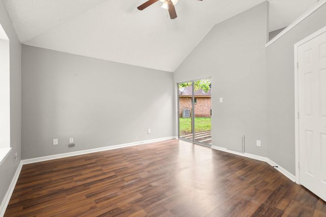 2220 Spruce Drive, Rosenberg, TX 77471