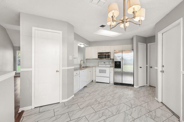 2220 Spruce Drive, Rosenberg, TX 77471