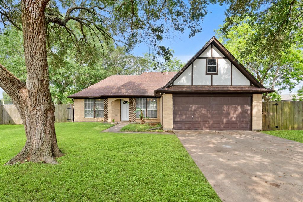2220 Spruce Drive, Rosenberg, TX 77471