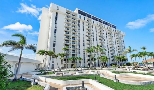 13499 Biscayne Blvd PH1712, North Miami, FL 33181