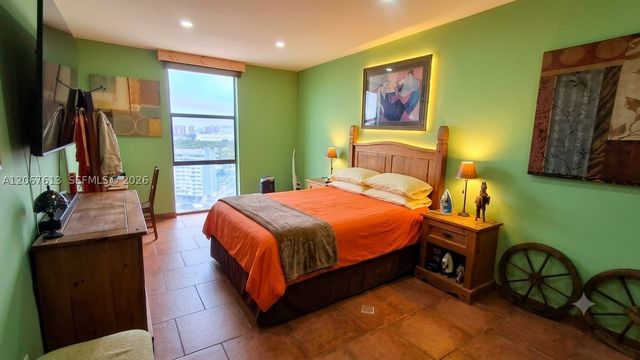 13499 Biscayne Blvd PH1712, North Miami, FL 33181